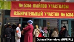 Во время парламентских выборов в Оше, 2010 г.
