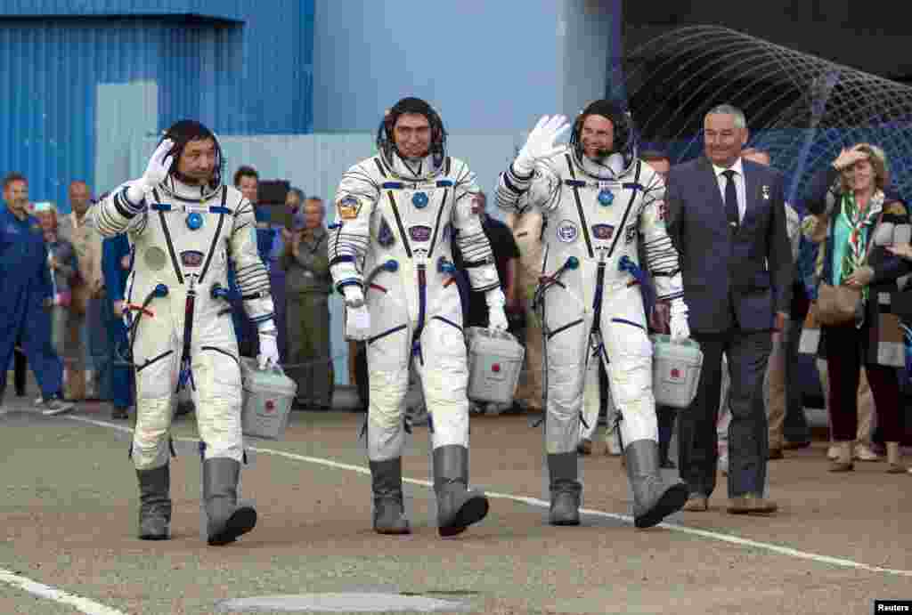 Казахстанский космонавт Айдын Аимбетов отправился на МКС 2 сентября 2015 года с космодрома Байконур в составе экипажа космического корабля «Союз ТМА-18М». Вместе с ним в космос отправились российский космонавт Сергей Волков и астронавт Андреас Могенсен.
