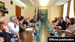 În timpul recentei vizite a congressmenilor americani la Chișinău