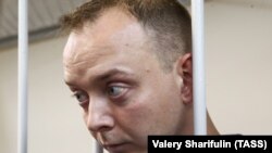 Ivan Safronov, consilier al șefului agenției spațiale rusești Roskosmos, la o audiere în fața tribunalului Lefortovsky, Moscova.