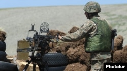 Soldat armean la granița cu Azerbaidjanul, 16 iunie 2021.