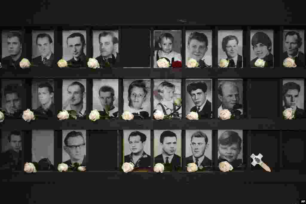 Шығыс Берлиннен Батысқа қарай қашпақ болып, қаза болған адамдардың суреттері. 