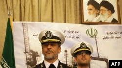 حبیب الله سیاری (چپ)