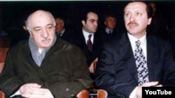 اردوغان در کنار گولن متحد سابقش، عکس آرشیوی است