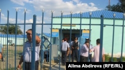 Ақтөбе облысы Темір ауданы Кеңқияқ ауылындағы полиция бөлімшесі. Кеңқияқ, 1 шілде 2011 жыл.