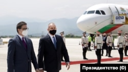 Presidenti i Maqedonisë së Veriut, Stevo Pendarovski dhe ai i Bullgarisë, Rumen Radev. 