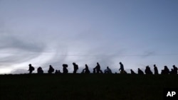 Фотоархива: Германската полиција спроверува мигранти (октомври 2015)