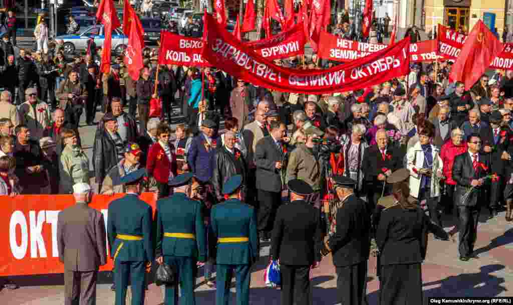 Учасники ходи дійшли до площі Леніна в Сімферополі