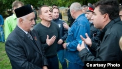 Мәскәүнең Текстильщики бистәсендә мәчет төзергә теләүче мөселманнар һәм аңа каршы чыгучылар, 11 сентябрь 2010