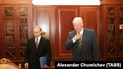 Boris Elțin și Vladimir Putin în 1999