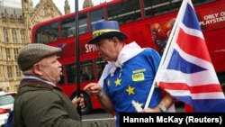 Protestatari britanici pro și contra Brexitului, la Londra