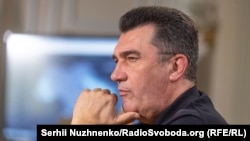 За словами секретаря РНБО, було затверджено п’ять сценаріїв розвитку подій, зараз «йдемо політико-дипломатичним шляхом»