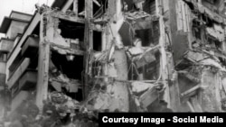 La cutremurul din 1977 din București au murit peste 1.500 de oameni, aproape 1.400 dintre ei doar în Capitală și alți peste 11.300 de oameni au fost răniți. 33 de clădiri și blocuri s-au prăbușit. Vreme de 30 de ani, regimurile de la București au consolidat doar 30 de imobile.
