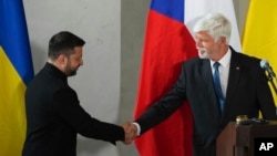 Прэзыдэнт Украіны Ўладзімір Зяленскі і чэскі прэзыдэнт Пэтр Павэл. Прага, 4 траўня 2025 году