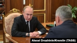 Президент Росії Путін та міністр оборони Росії Шойгу. Розмова про «Лошарика». Кремль, 02.07.2019 рік