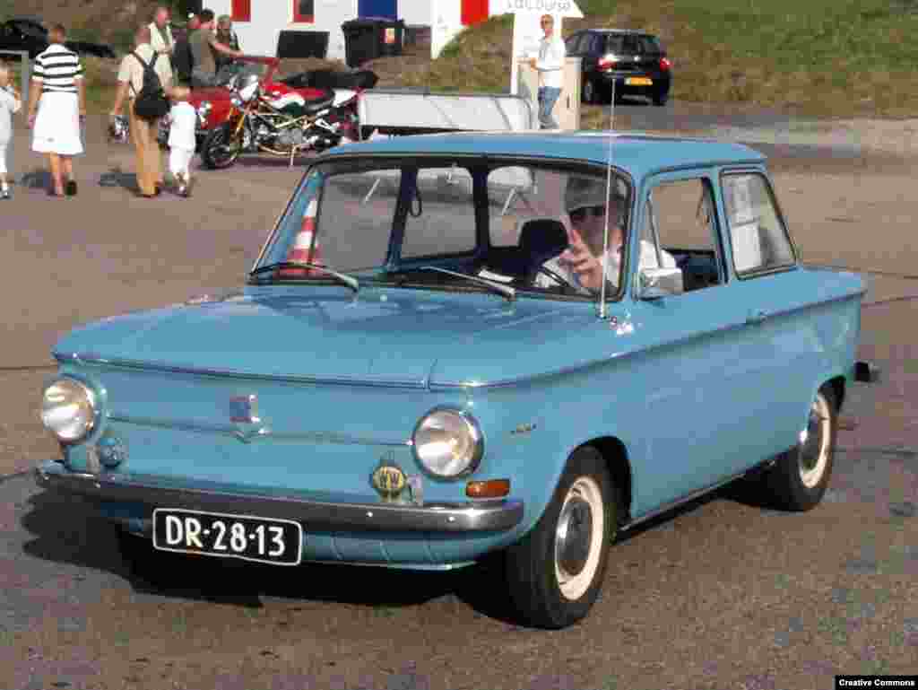 «Води Prinz и будь королем» – рекламный слоган для автомобиля NSU Prinz 4, который был выпущен в Западной Германии в 1961 году. За полминуты он мог разогнаться до 97 километров в час.