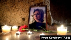 7 жовтня 2006 року журналістку застрелили в ліфті її будинку в центрі Москви