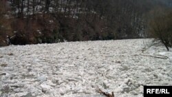 Крига скресла й забила русла