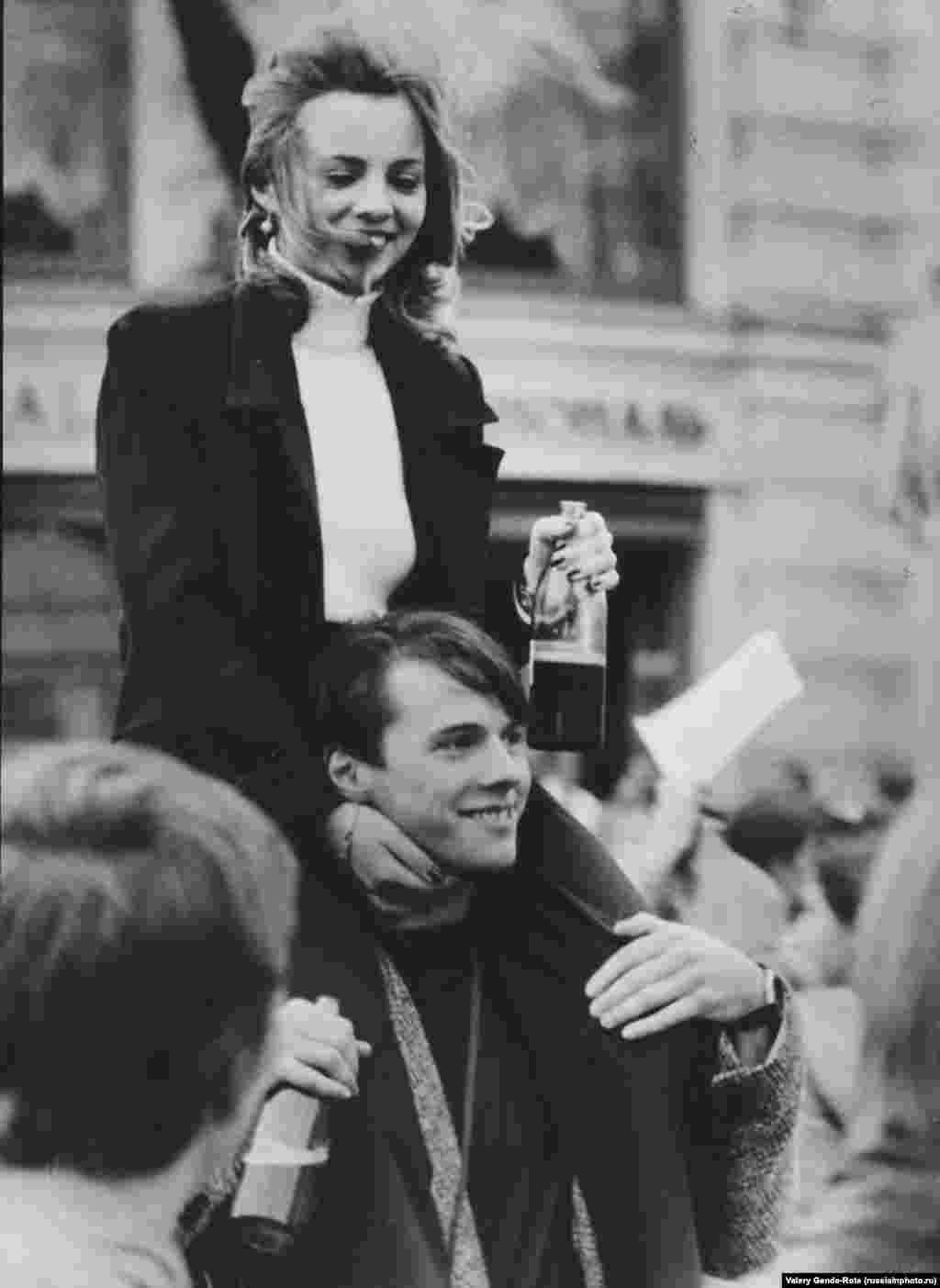 Revellers during Moscow's 850th anniversary pageant in 1997. The celebrations ran for a full week. 