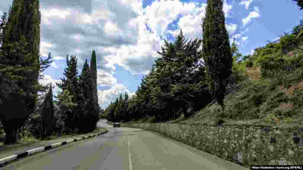 Aluşta yolundan köy merkezine yol