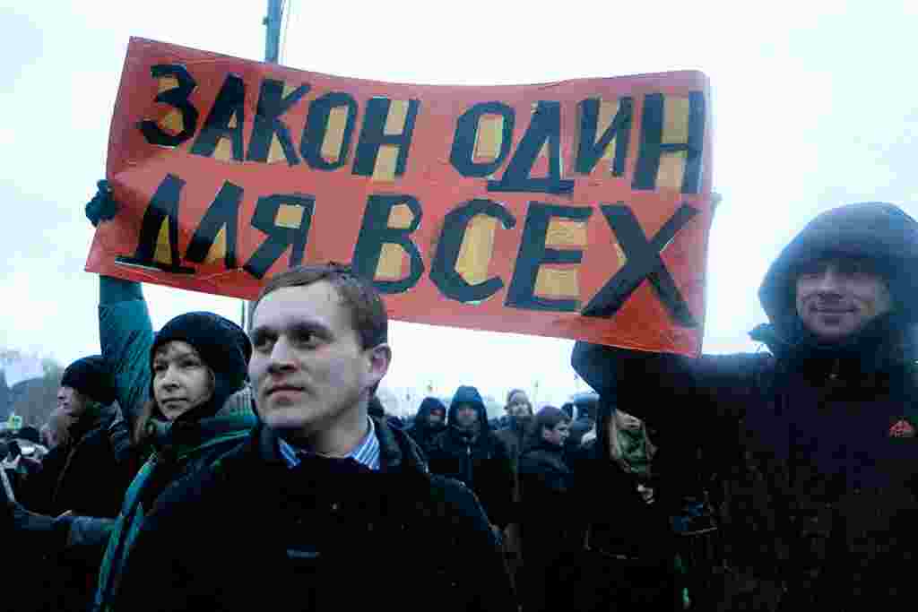 10 декабрь Мәскәүнең Сазлык мәйданында “Ирекле сайлаулар өчен!” чарасында 100-150 мең кеше катнашкан. Киләсе тапкыр оештыручылар урамга бер миллион кеше чыгарырга вәгъдә итә.