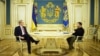Украинският президент Володимир Зеленски и финансовият министър на САЩ Скот Бесент (ляво). Киев, 12 февруари 2025 г.
