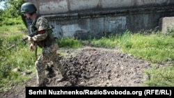 Український військовий біля Золотого-4 Луганської області, 10 червня 2019 року