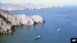 تنگه هرمز یکی از شریانهای اصلی انتقال نفت است.