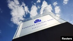 Sediul Băncii Centrale Europene de la Frankfurt. Transferurile de tip „cât bați din palme” avantajează în prima fază mai ales țările și cetățenii care folosesc moneda unică, euro. 