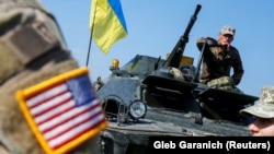 UKRAINE – A military instructor of the U.S. Army are seen near Ukrainian servicemen during multinational drills "Rapid Trident 2019" at the International Peacekeeping and Security Center near Lviv, September 24, 2019 