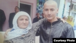 Рамазон Забиров ҳангоми гуселаш ба хидмати ҳарбӣ