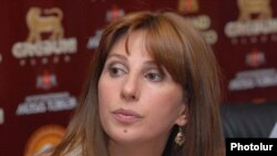 Armenia -- Opposition MP Zaruhi Postanjian holds a news conference on June 29, 2008.