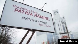 Unul dintre panourile puse la comanda președintelui Igor Dodon