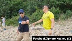 Част от охраната на НСО, поставена на почетния председател на ДПС Ахмед Доган