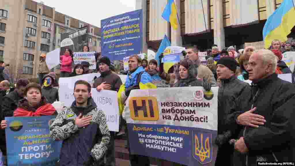Акція протесту «Ні незаконним виборам на Донбасі!» під гаслом: «Донбас – це Україна!», Київ, 2 листопада 2014 року