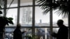 Рабочы на нафтаперапрацоўчым заводзе ў Мазыры, архіўнае фота