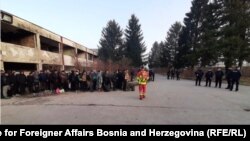 Транспорт на мигранти од босанскиот град Бихаќ до кампот Липа.