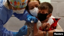 În Italia are loc campania de vaccinare a copiilor între 5 și 11 ani, Roma, decembrie 2021.