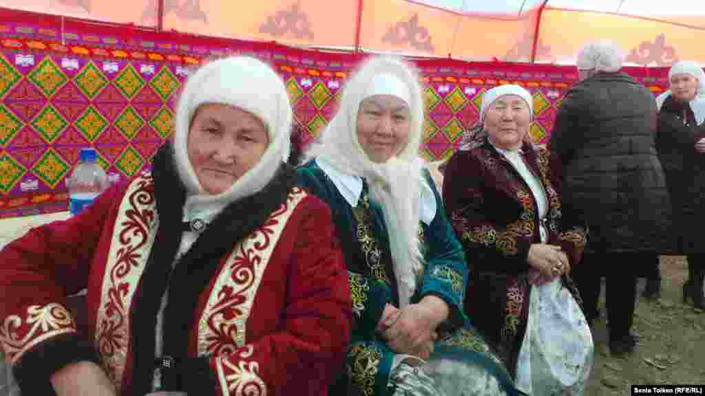 Увидев огни костра на Отпантау, казахские батыры садились на коней. Детей, женщин и стариков уводили в безопасное место. 