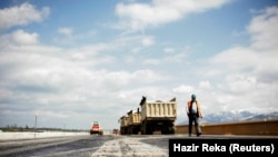 Procesi i ndërtimit të një prej autostradave në Kosovë