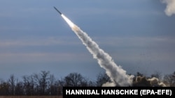 Ілюстраційне фото. Реактивна артилерійська система HIMARS Збройних сил України веде вогонь поблизу лінії фронту на Херсонщині, 5 листопада 2022 року