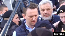 Олексій Навальний на мітингу проти «реновації» в Москві, 14 травня 2017 року