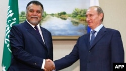 Владимир Путин жана Бандар бин Султан. 2008-жылы тартылган сүрөт. 