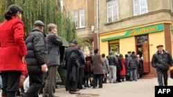 Черги до аптек у Львові, 29 жовтня 2009 року.