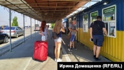 Уряд вирішив пом'якшити правила перетину адмінкордону для дітей наприкінці минулого року
