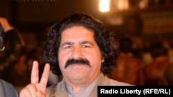 پولیس وايي، د علي وزیر د اواز نمونې د ارزونې لپاره اسلام اباد ته استوي - د ارشیف انځور. 