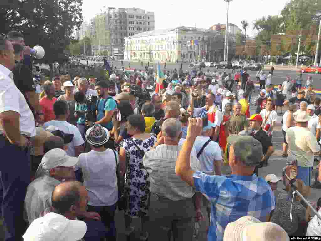  Marea Adunare Centenară reluată deși poliția nu a explicat incidentul cu blocarea a trei autocare, Chișinău, 1 septembrie 2018