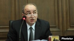 Հանրային ծառայությունները կարգավորող հանձնաժողովի նախկին նախագահ Ռոբերտ Նազարյանը, արխիվ 