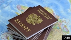 Автори доповіді констатують, що практика нав’язування російського громадянства в Криму порушує права людини