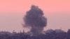 Fumul se ridică deasupra Fâșiei Gaza, în urma unui atac aerian israelian, pe fondul conflictului în curs de desfășurare între Israel și Hamas. 5 iunie 2024. 